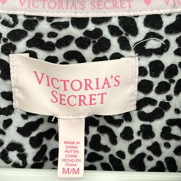 Victoria’s Secret leopard cotton button down long sleeve sleep shirt size M - Picture 2 of 11